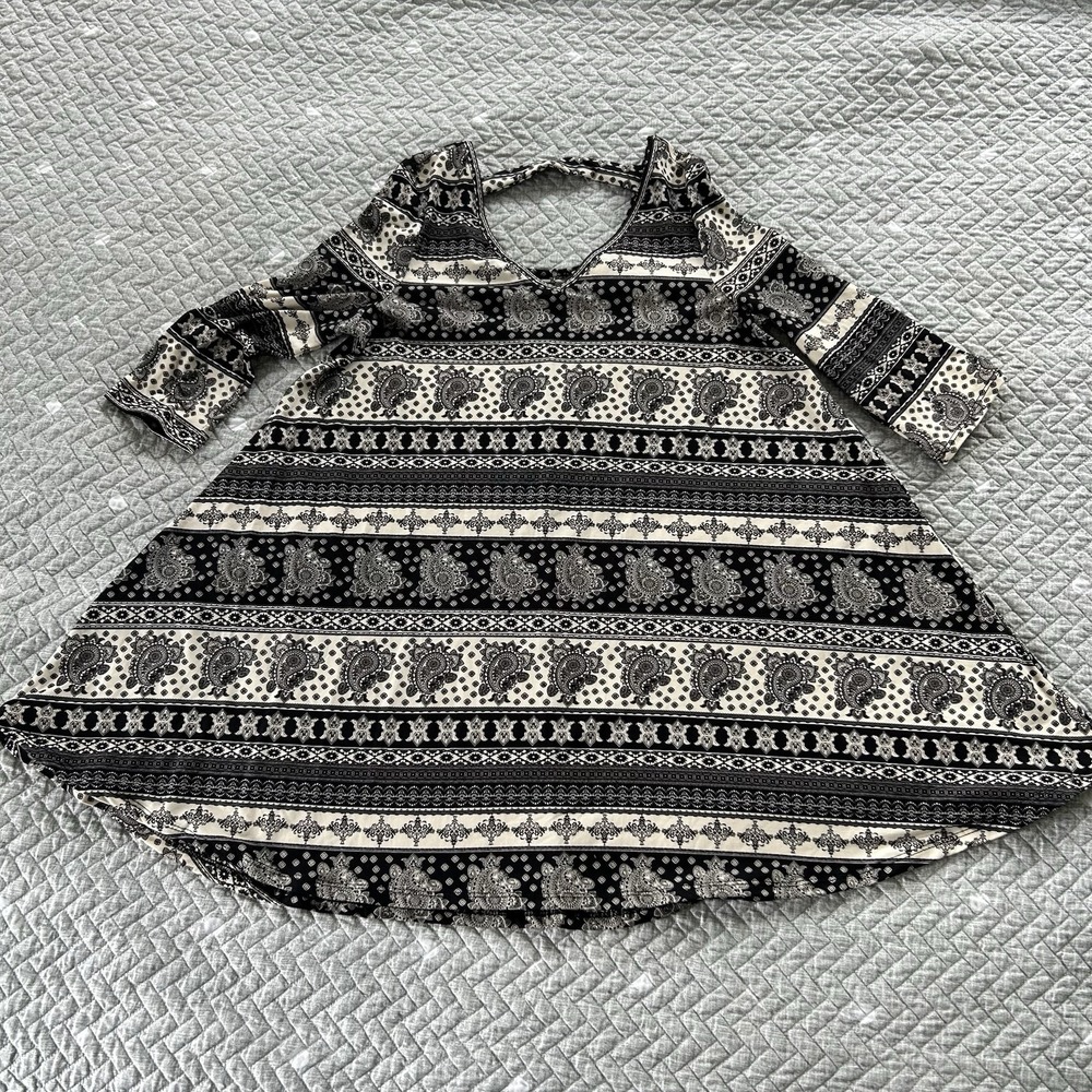 Banana Lemon Blouse Women's Size Medium Black Tan Paisley 3/4 Sleeve V-Neck